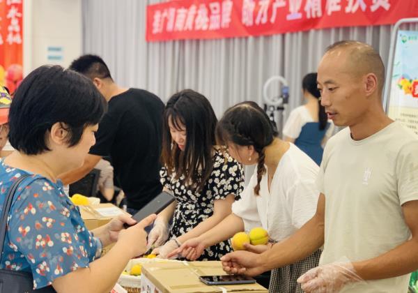 7天銷(xiāo)售20000斤，惠農(nóng)網(wǎng)打造新寧黃桃供應(yīng)鏈標(biāo)準(zhǔn)促上行